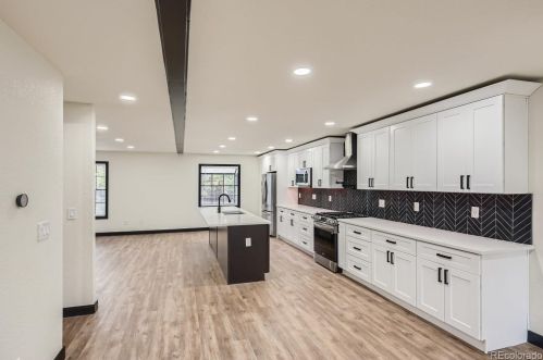 8526 Mineral Cir, Englewood CO 80112-2748 exterior