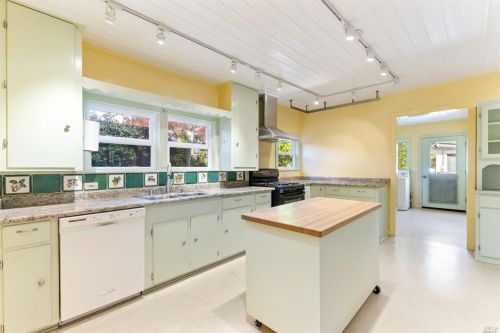 729 Dora St, Ukiah CA  95482-6341 exterior