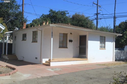 20369 Wisteria St, Hayward, CA 94546-4128