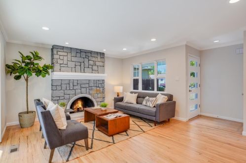 1559 Walnut St, San Carlos, CA 94070-4957