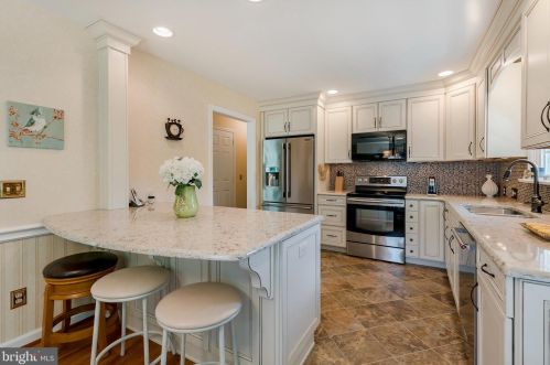 488 Long Ln, Lancaster, PA 17603-9689