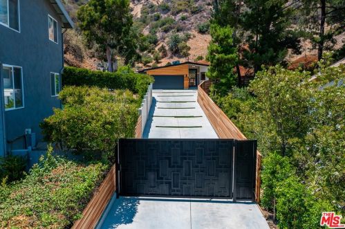 17137 Escalon Dr, Van Nuys CA  91436-4029 exterior
