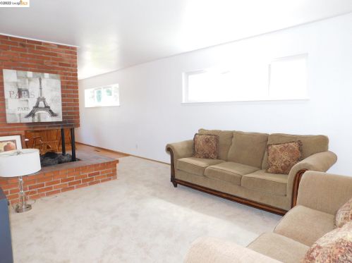 18426 Carlwyn Dr, Hayward, CA 94546-2030