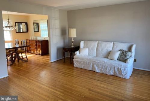730 Bentley Ln, Somerdale, NJ 08083-2510