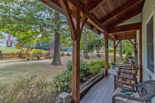 3 Maplewood Dr, East Hampton, CT 06424-1065