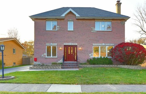 704 Eastwood Ave, Mount Prospect, IL 60056-2010
