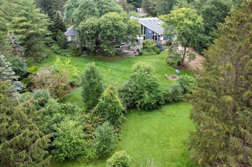 1855 Hickory Knoll Dr, Bannockburn, IL 60015-2046