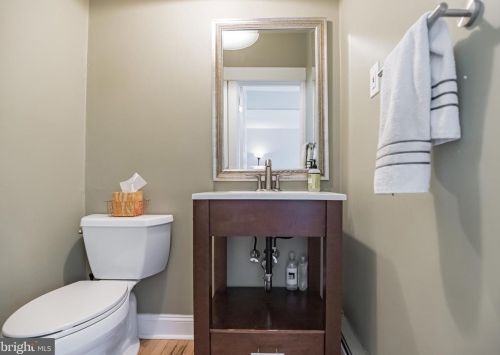 410 Lakeview Ave, Tavistock NJ 08033-1609 exterior