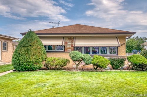 8521 Lillibet Ter, Morton Grove, IL 60053-3122