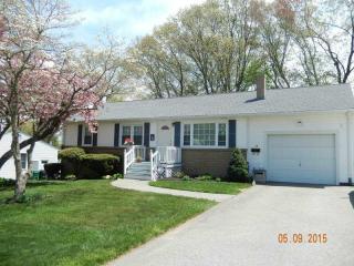 36 Saxony Dr, Warwick, RI 02886-6831