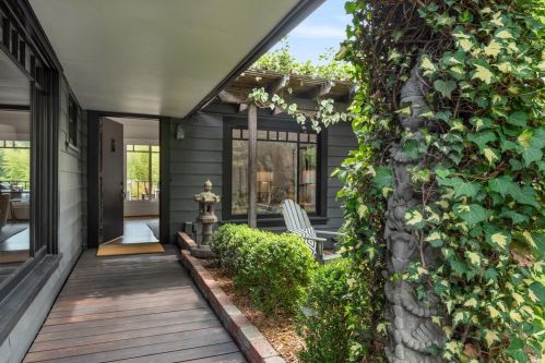 1095 Pine Tree Ln, Sebastopol, CA 95472-2681