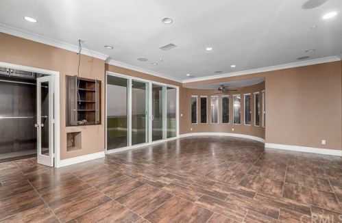 7300 Chateau Rdg Ln, Riverside CA  92506-7542 exterior