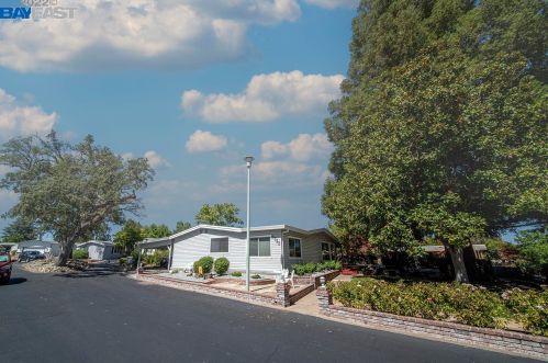 6720 Alden Ln, Citrus Heights, CA 95621-3543