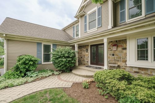 1950 Dorchester Ave, Barrington Hills, IL 60102