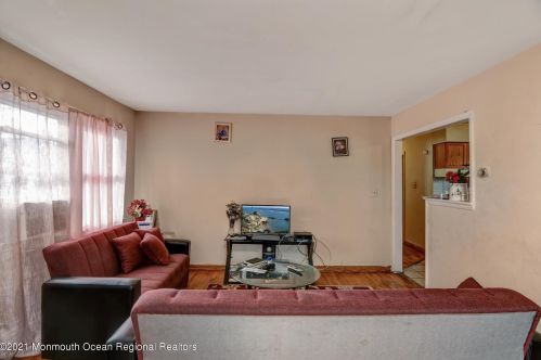 1105 Comstock St, Tinton Falls NJ 07712-5815 exterior