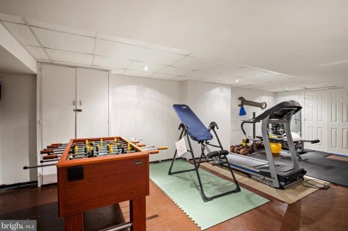 39 Ray Dwier Dr, Trenton NJ  08690-1808 exterior