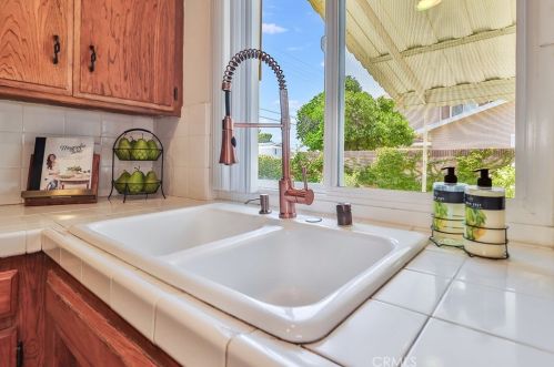 2491 Royal Ave, Simi Valley CA 93065-4765 exterior