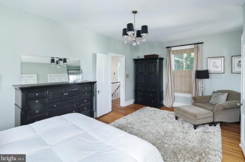 220 Washington Ave, Tavistock NJ 08033-3323 exterior