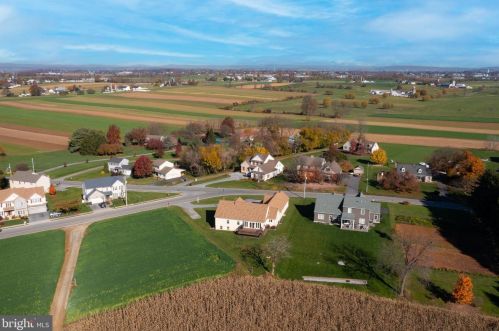 2360 Vw Dr, Lancaster PA  17602-1016 exterior