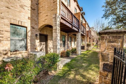 1558 Biltmore Ln, Irving TX  75063-3503 exterior