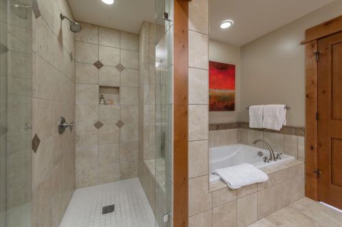 8001 Northstar Dr, Truckee CA  96161-4253 exterior