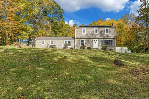 12 Winslow Ter, Upper Stepney, CT 06468-2348