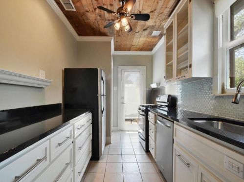 407 37th St, Austin TX  78705-1313 exterior