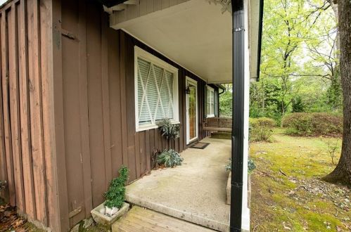859 Ellis Rd, Stone Mountain, GA 30083-5104