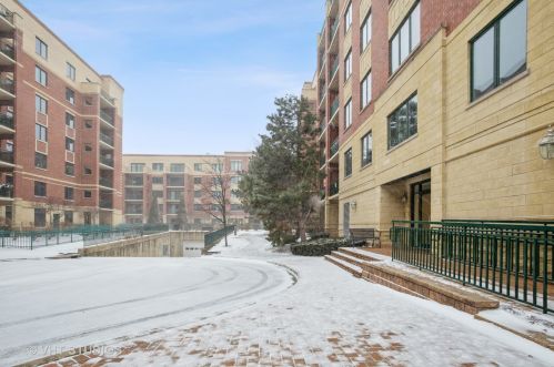 20 Main St, Mount Prospect IL  60056-3256 exterior