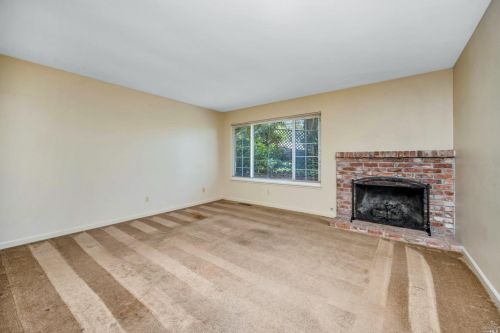 203 Gross Ct, Sebastopol, CA 95472-3123