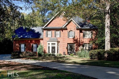 305 Lost Creek Dr, Kennesaw, GA 30152-5716