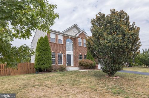 8442 Lanier Overlook Ct, Bristow, VA 20136-1181