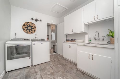 10231 Eglise Ave, Downey CA  90241-2920 exterior
