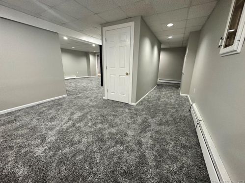 84 Mccormick Ln, Middletown CT  06457-2076 exterior
