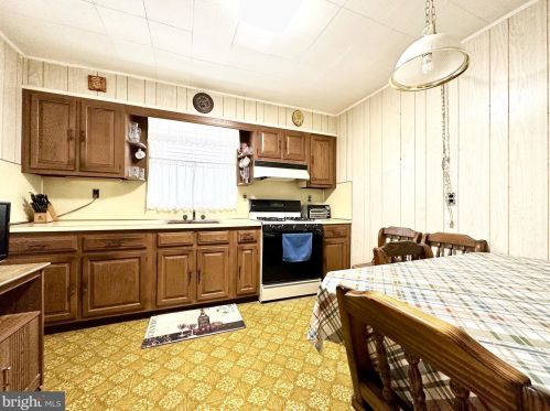 1113 Hunting Park Ave, Philadelphia PA 19140-2830 exterior