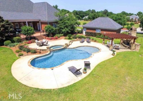 107 Country Ln, Kathleen, GA 31047-2540