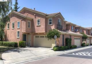 273 Oakhurst Way, Milpitas, CA 95035-4484