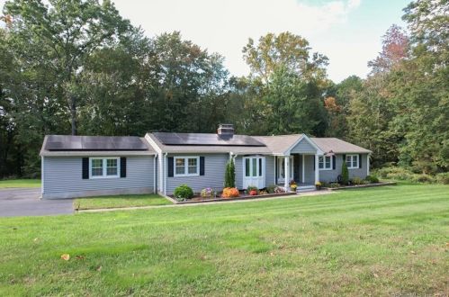 47 Carriage Dr, Cheshire, CT 06410-2804