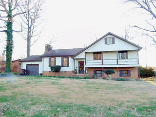 2838 Indian Hills Cir, Hickory NC  28601-7143 exterior