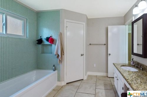 12215 Arrowwood Dr, Austin TX  78727-5868 exterior