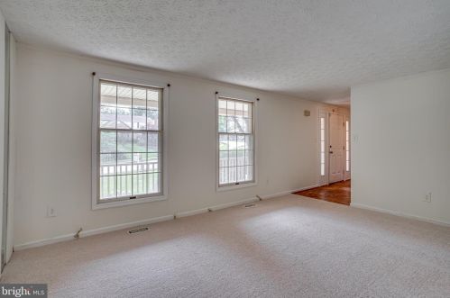 6315 Falling Brook Dr, Springfield VA  22015-4033 exterior