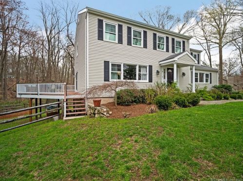 9 Nursery Ct, Norwalk, CT 06850-1733