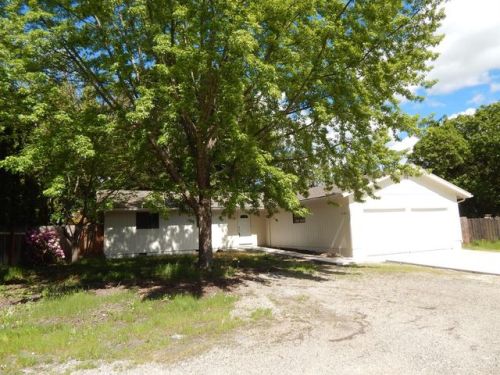 1480 Angel Crest Dr, Medford, OR 97504-9070