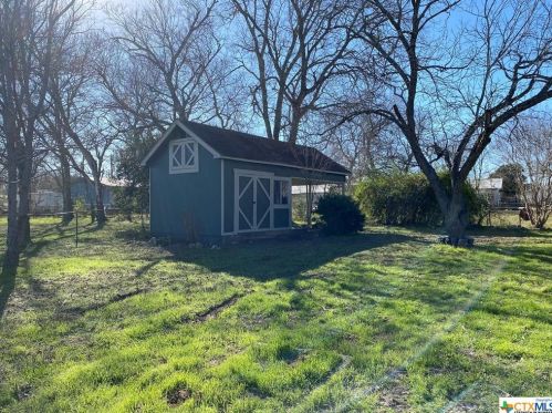 401 Troell St, Seguin TX 78155-7241 exterior