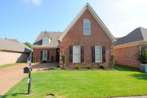 1096 Mirror Lake Ln, Cordova, TN 38018-8838