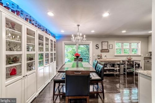 7219 Willow Oak Pl, Springfield VA  22153-1543 exterior