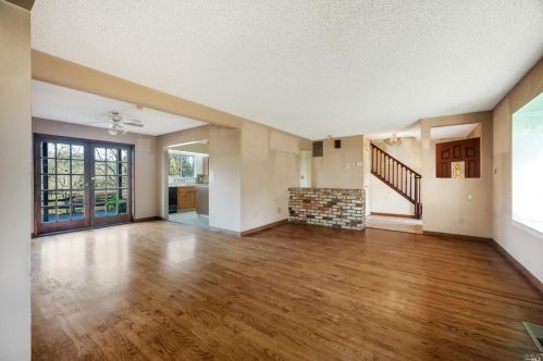 7926 Kennedy Rd, Sebastopol, CA 95472-5319