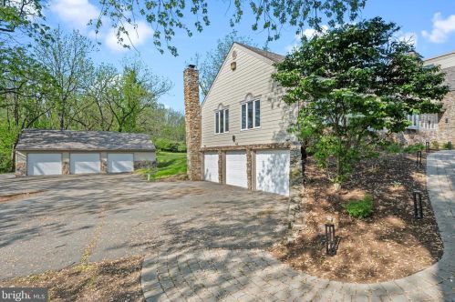 574 Scenic Dr, New Schaefferstown, PA 19506-8256