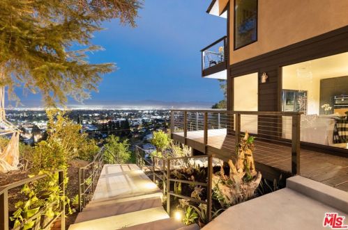 14600 Round Valley Dr, Van Nuys CA  91403-4632 exterior