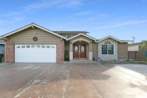 6862 Cerritos Ave, Cypress, CA 90630-4902